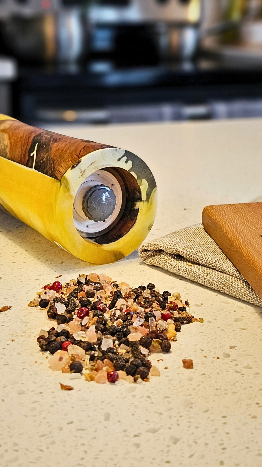 Moulin à épices en bois et époxy 9 pouces