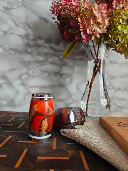 Salière/poivrière prestige en bois et époxy orange