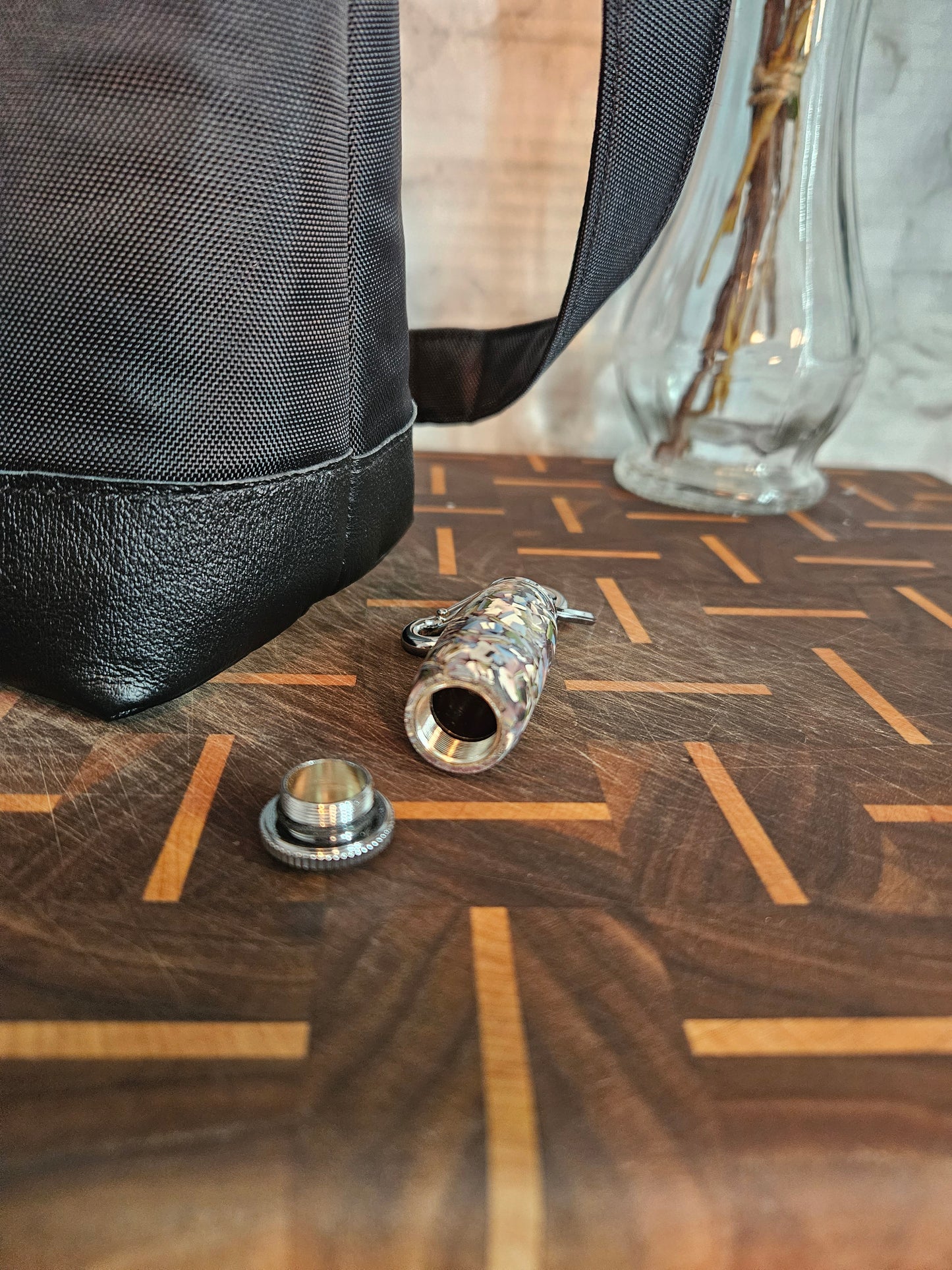 Porte-clés pilulier multifonction aubergine au flocons de peinture d'époxy