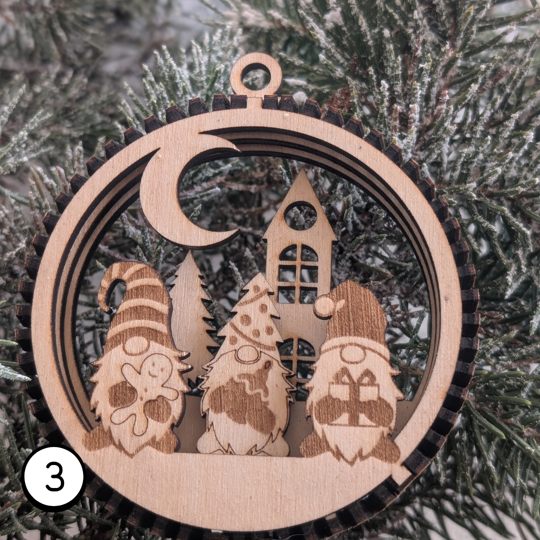 Scène de 3 Gnomes la nuit en bois supperposer.