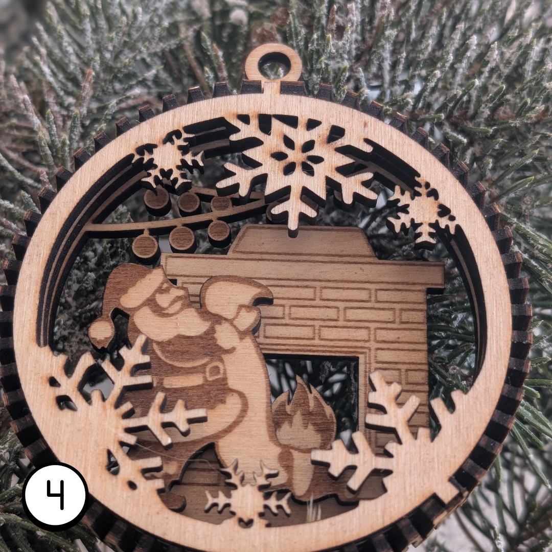 Scène de Père Noêl  qui lit sa liste d'enfant devant un beau foyé