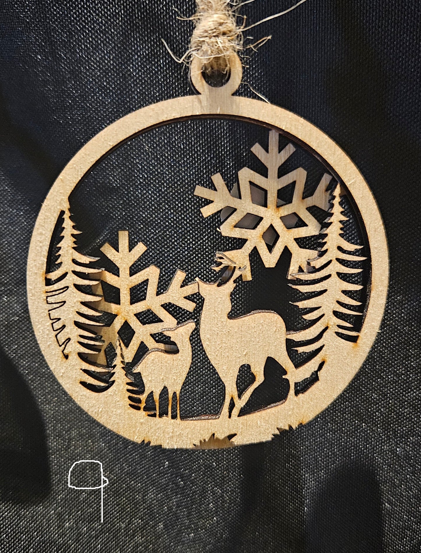 Boule de noel en bois érable 3D scène de noël avec flocon et sapins 